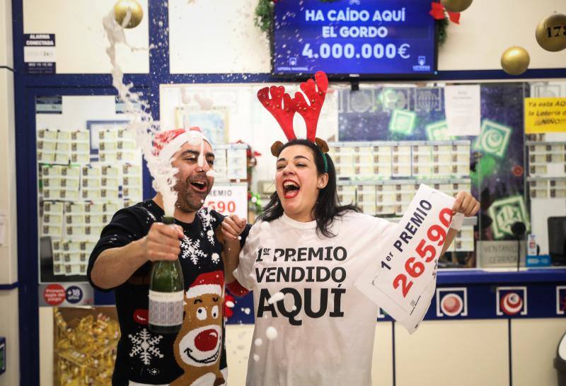 El premio Gordo de la Lortería de Navidad ha recaído en el número 26590, que se ha vendido en Tarragona, Salou, Barcelona, Madrid, Salamanca, Sevilla, Murcia y Alicante 