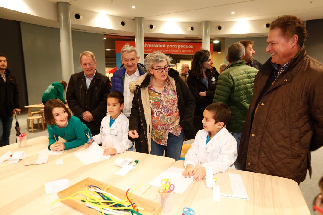 Mercaplana. Salón de Navidad para la infancia y la juventud en Gijón