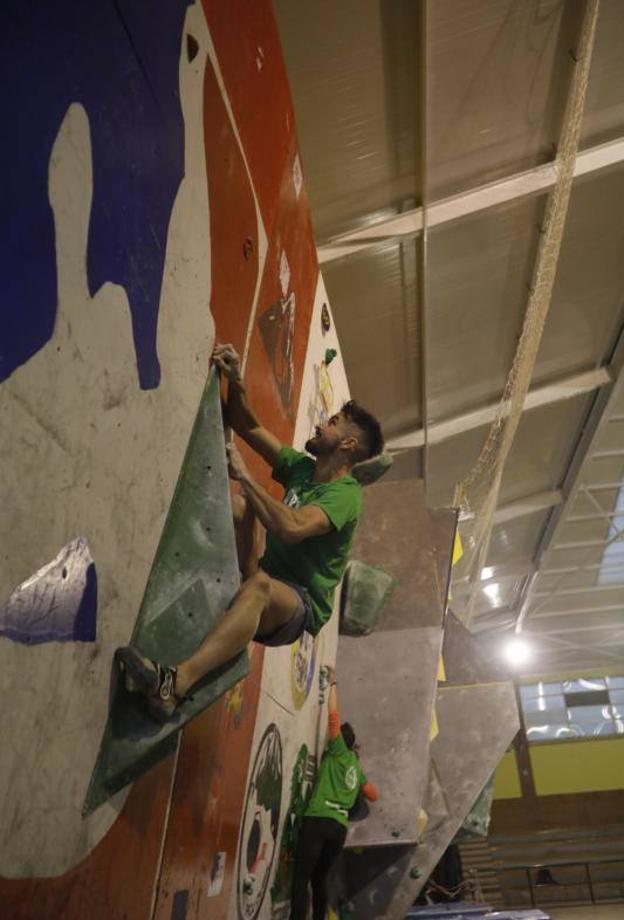 Carlos González planeando su siguiente movimiento en uno de los bloques vistos en la final. 