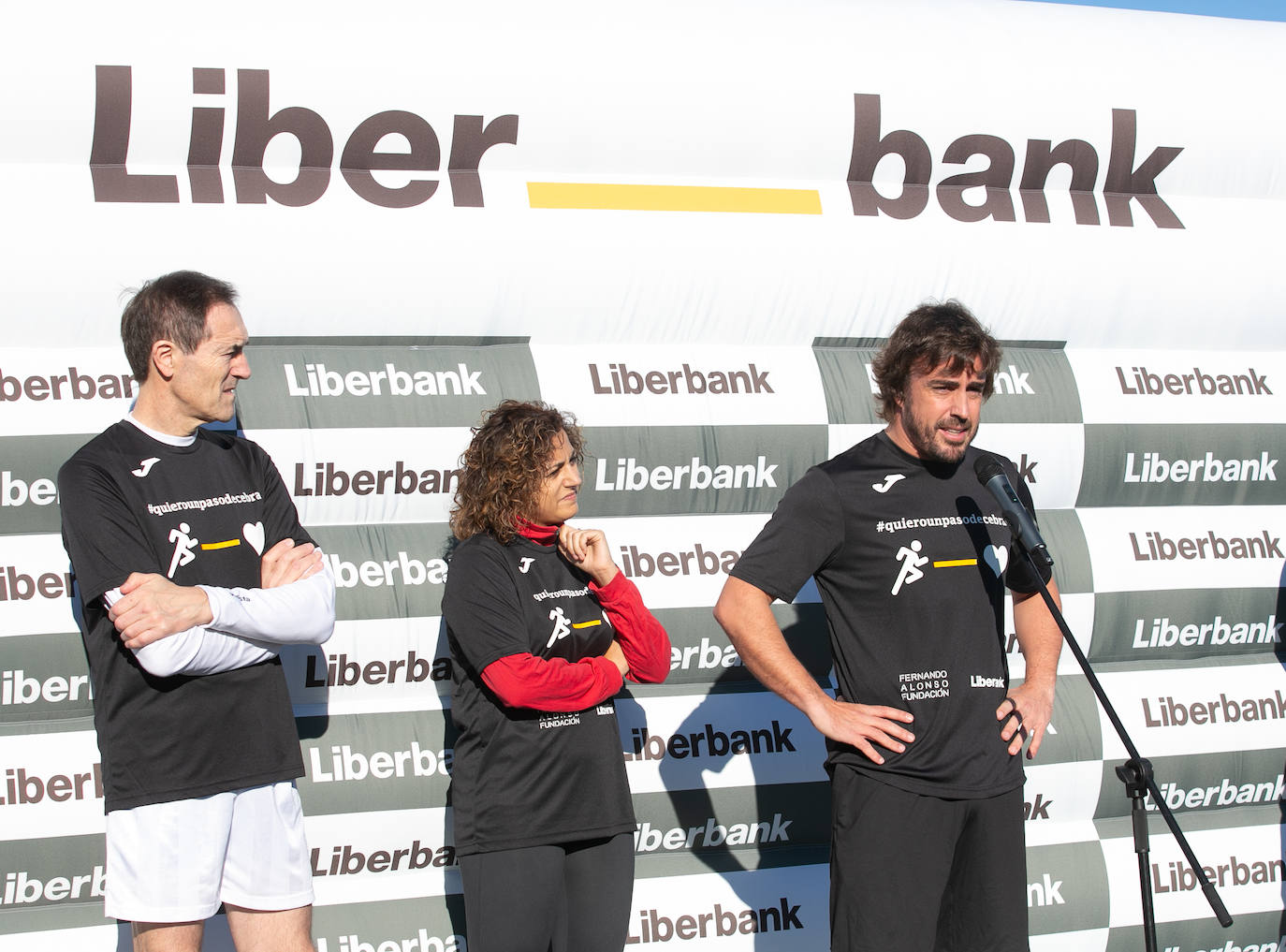 El piloto asturiano encabezó la salida, en la XIX edición de la carrera solidaria Fernando Alonso Liberabank, organizada en las instalaciones del circuito de karting de La Morgal, y cuya recaudación se dedicará a poner pasos de cebra