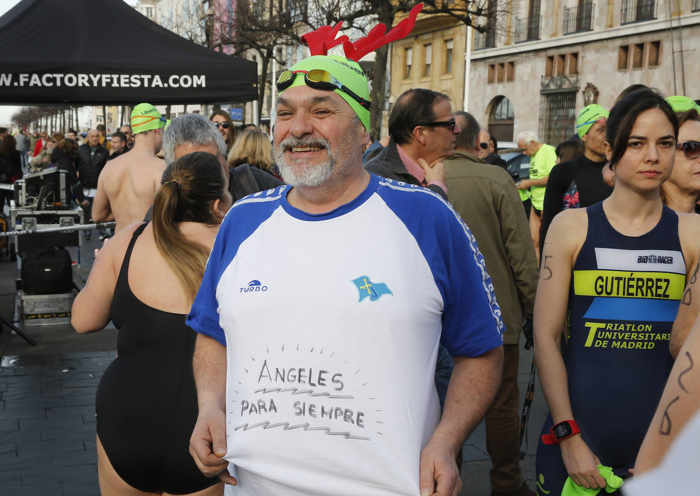 Travesía de Navidad a nado en Gijón