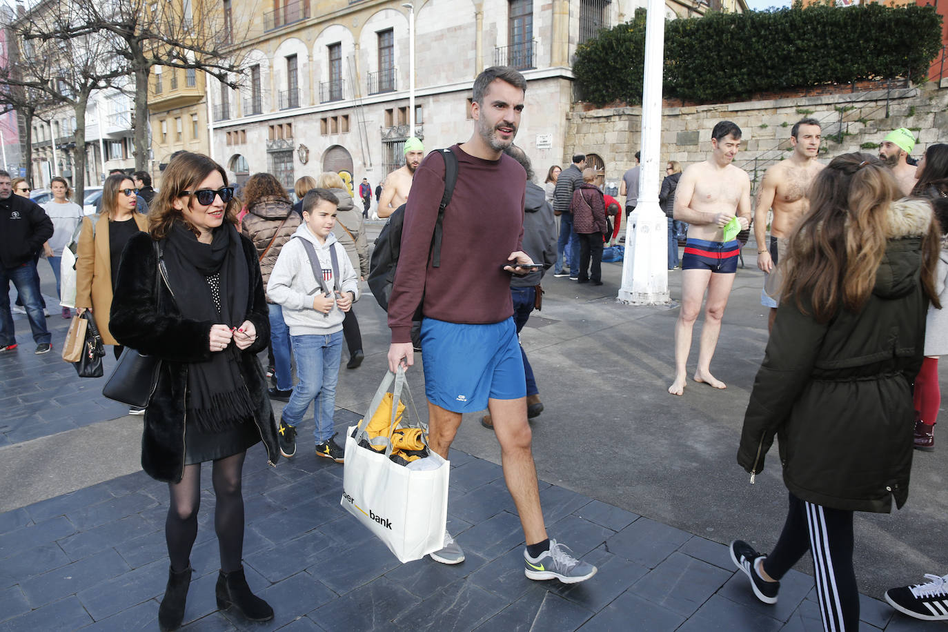 Travesía de Navidad a nado en Gijón