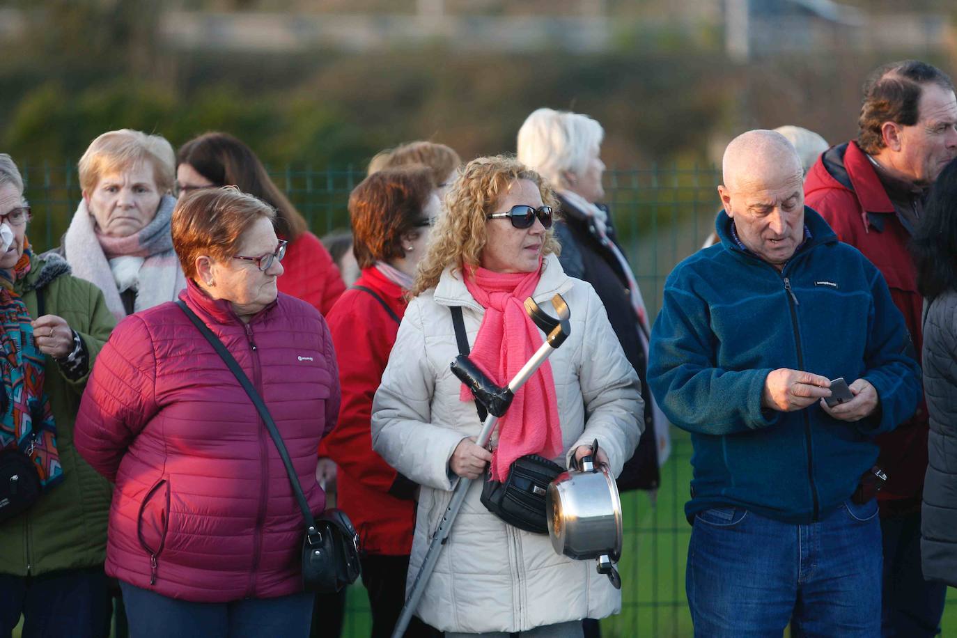 Vecinos del barrio gijonés salen a la calle para que no se retrase más la construcción de un centro sanitario que piden desde hace ocho años