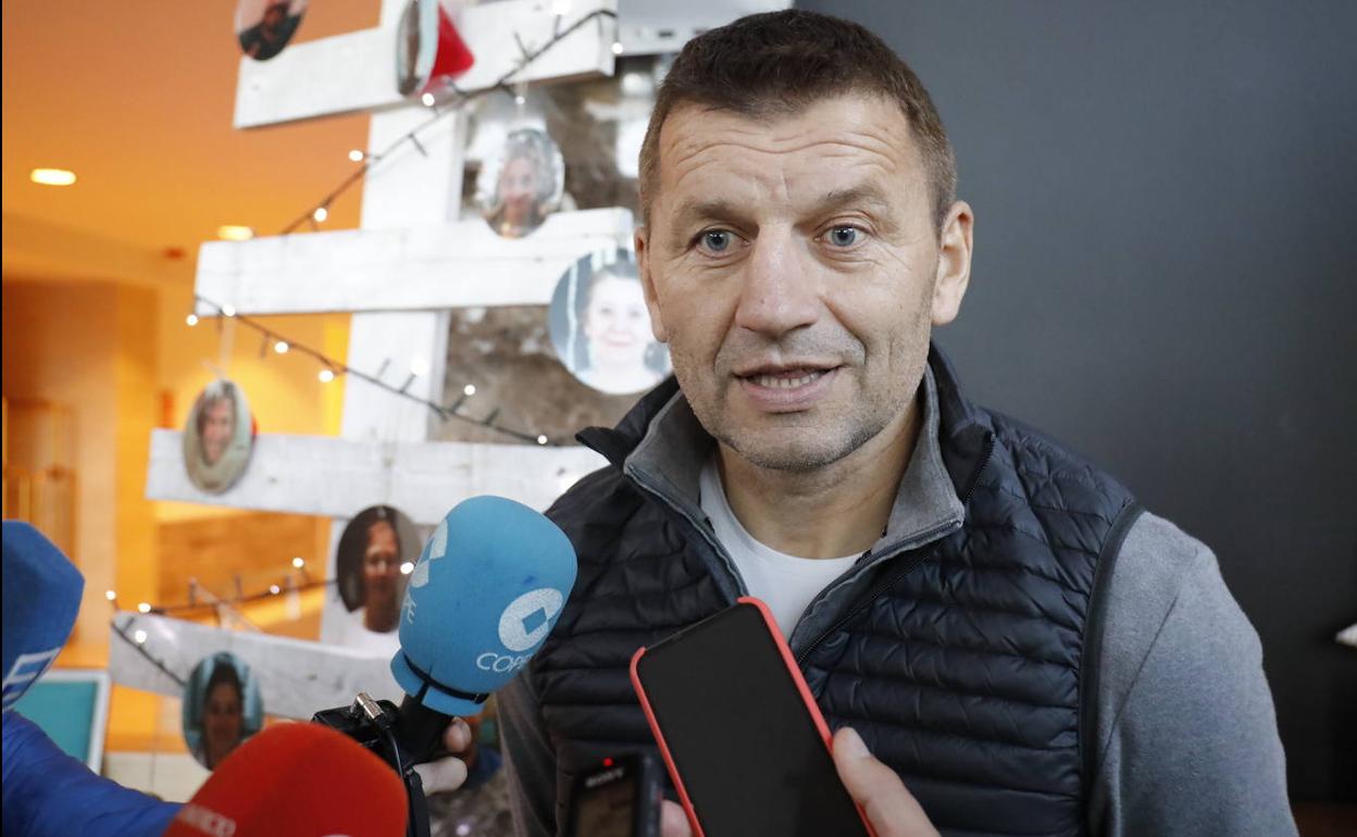 Sporting | djukic ya está en gijón: «el objetivo no es otro que subir a primera» | el comercio: diario de asturias