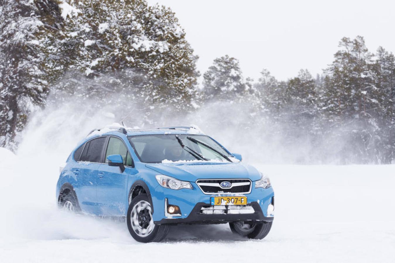 Subaru XV: El motor de gasolina boxer y la tracción integral son sus características más destacadas. Está en la lista de los vehículos más seguros, sobre todo gracias al acero presente en su fabricación que hace que la energía se disperse en caso de golpe frontal. Se trata de uno de los coches más recomendables para el invierno. Precio: Desde 21.900 euros.