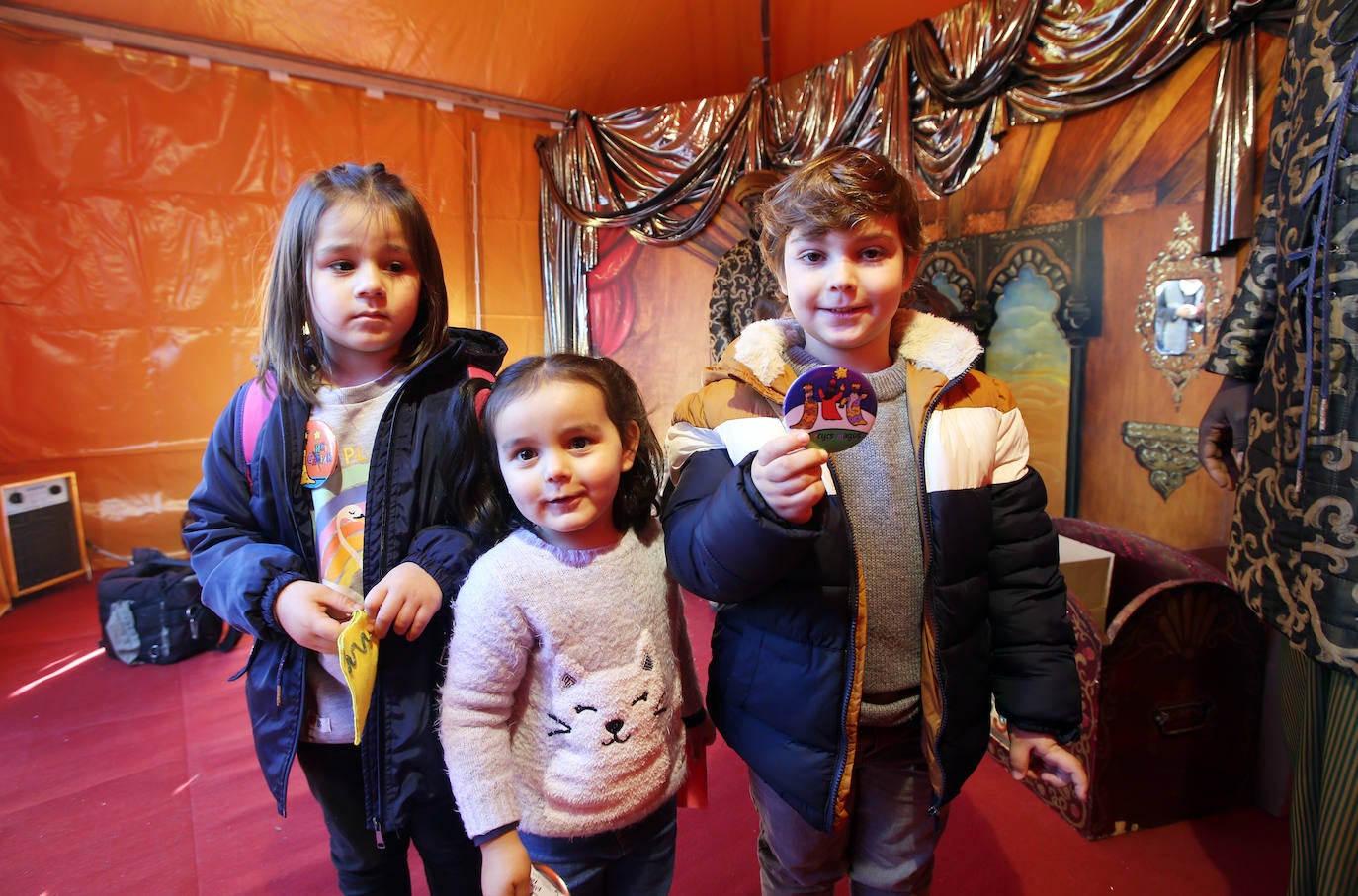 El enviado real ha recogido los deseos de los niños de la ciudad para estas Navidades. 