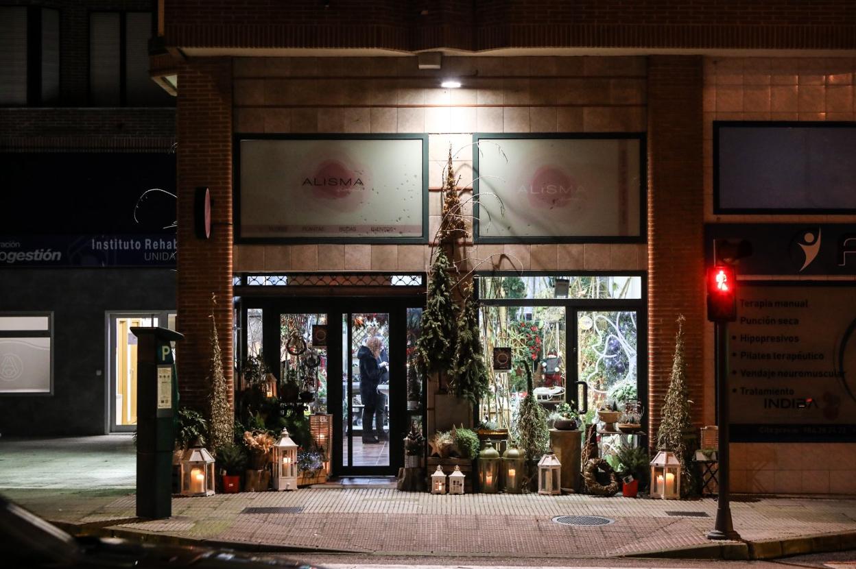 Escaparate de la floristería Alisma en la calle de Fernando Morán. 