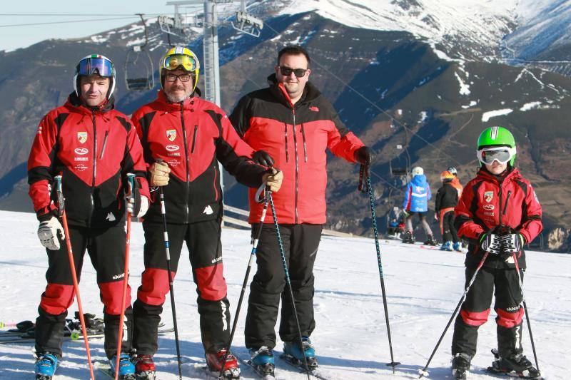 Los usuarios de la estación han participado en un acto para reclamar un futuro para las instalaciones lenenses. 