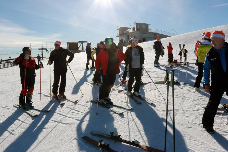 Los usuarios de la estación han participado en un acto para reclamar un futuro para las instalaciones lenenses. 