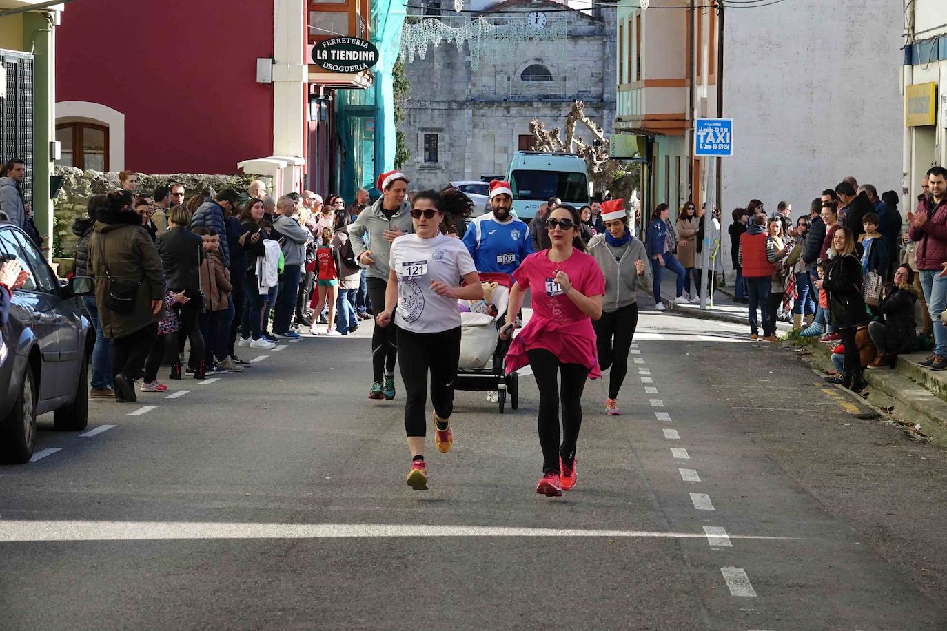 La localidad del Oriente asturiano ha celebrado este domingo la San Silvestre en sus diferentes categorías. 