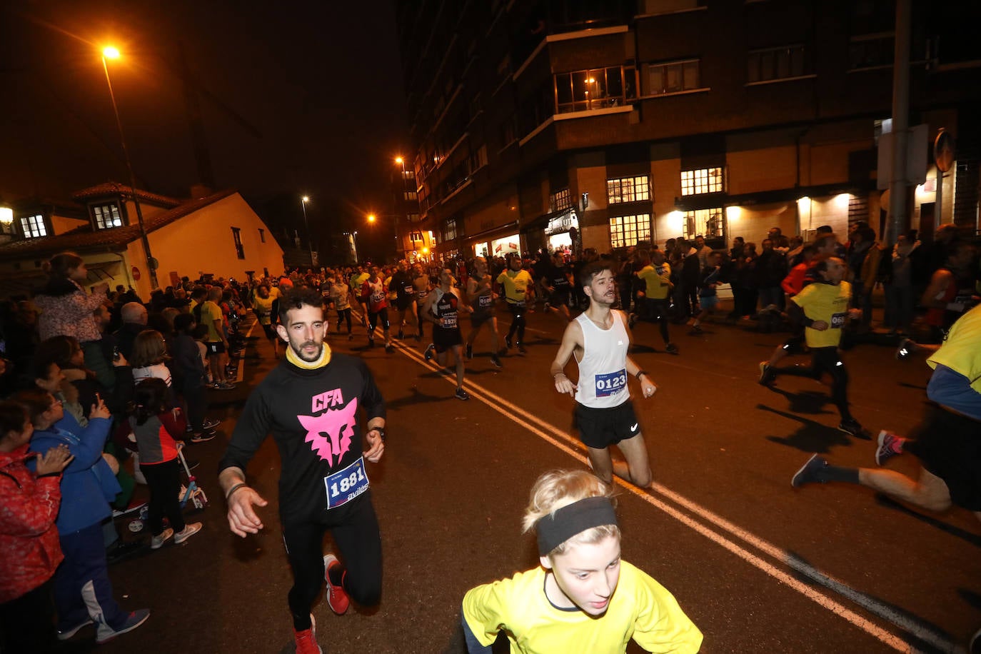 Manu Guerreiro y Herrero se han impuesto en la San Silvestre de Avilés, que este año ha reunido a cerca de 2.800 corredores.