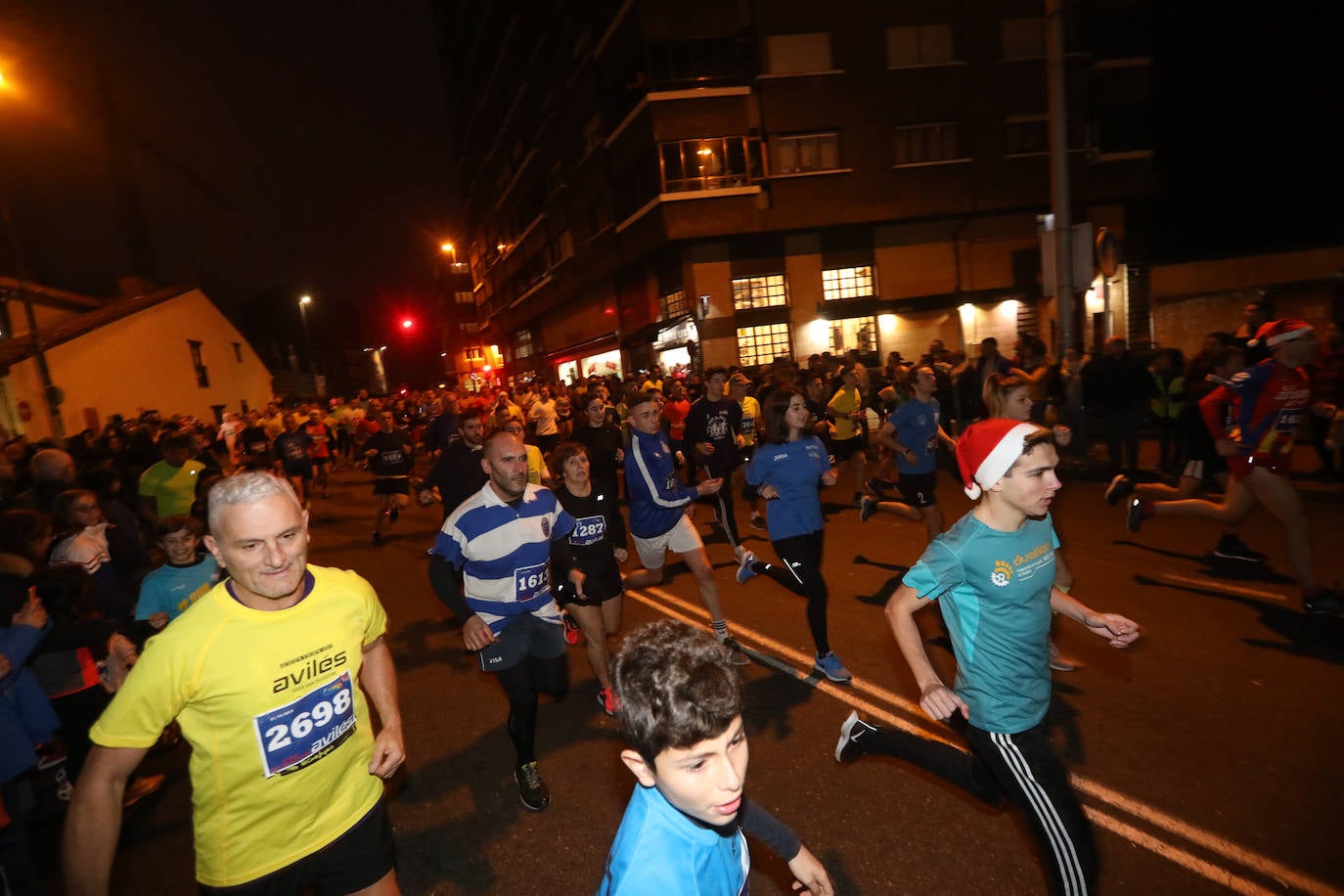 Manu Guerreiro y Herrero se han impuesto en la San Silvestre de Avilés, que este año ha reunido a cerca de 2.800 corredores.