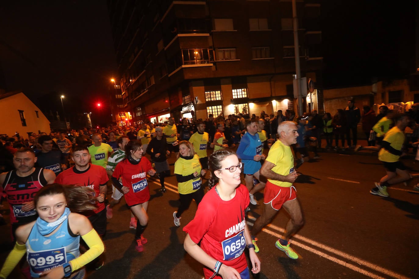 Manu Guerreiro y Herrero se han impuesto en la San Silvestre de Avilés, que este año ha reunido a cerca de 2.800 corredores.