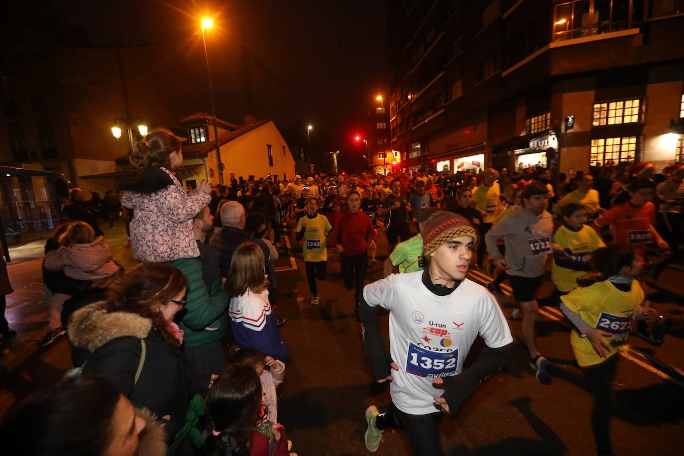 Manu Guerreiro y Herrero se han impuesto en la San Silvestre de Avilés, que este año ha reunido a cerca de 2.800 corredores.