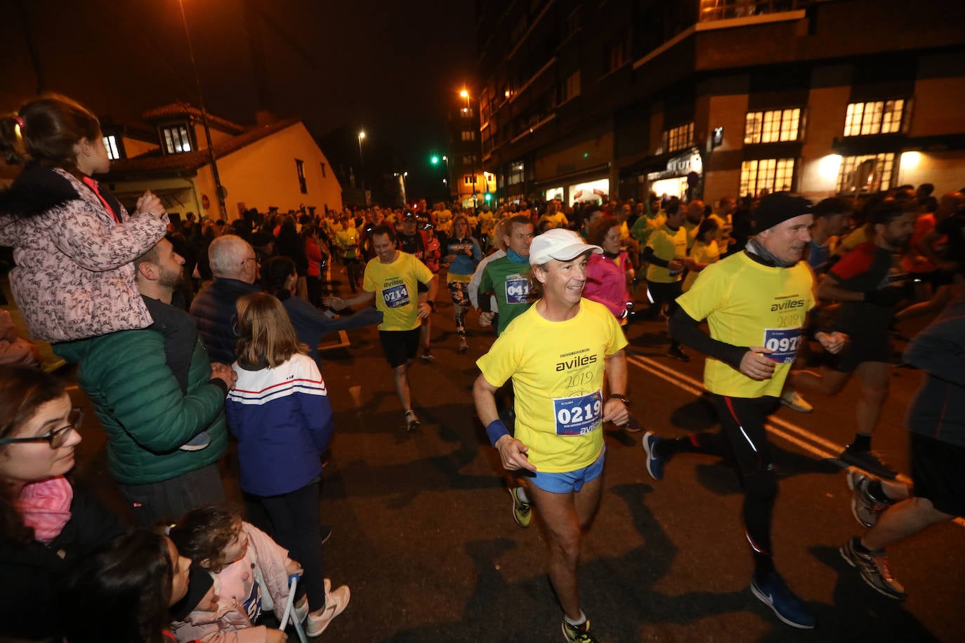 Manu Guerreiro y Herrero se han impuesto en la San Silvestre de Avilés, que este año ha reunido a cerca de 2.800 corredores.