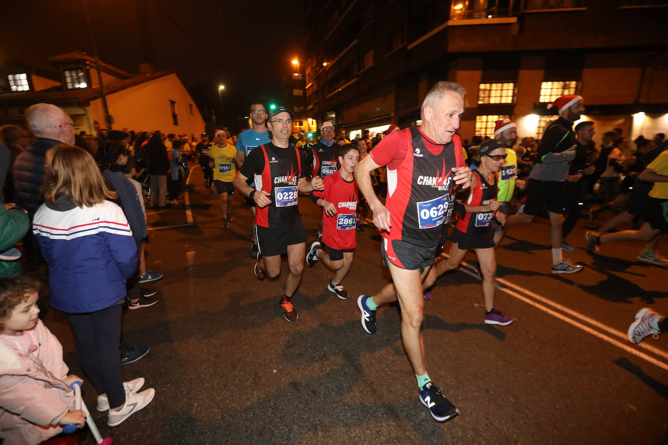 Manu Guerreiro y Herrero se han impuesto en la San Silvestre de Avilés, que este año ha reunido a cerca de 2.800 corredores.