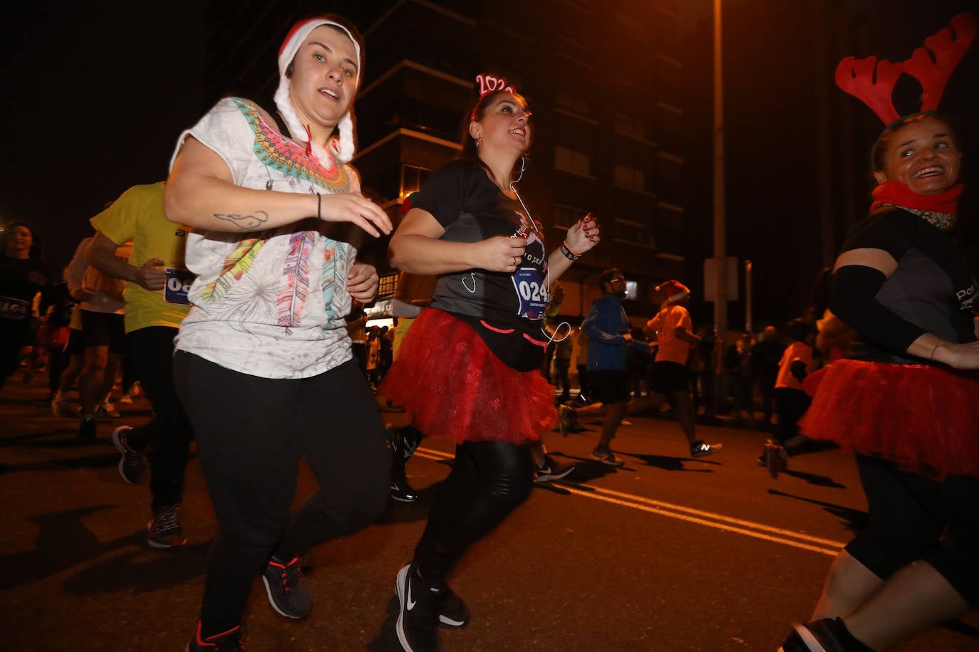 Manu Guerreiro y Herrero se han impuesto en la San Silvestre de Avilés, que este año ha reunido a cerca de 2.800 corredores.