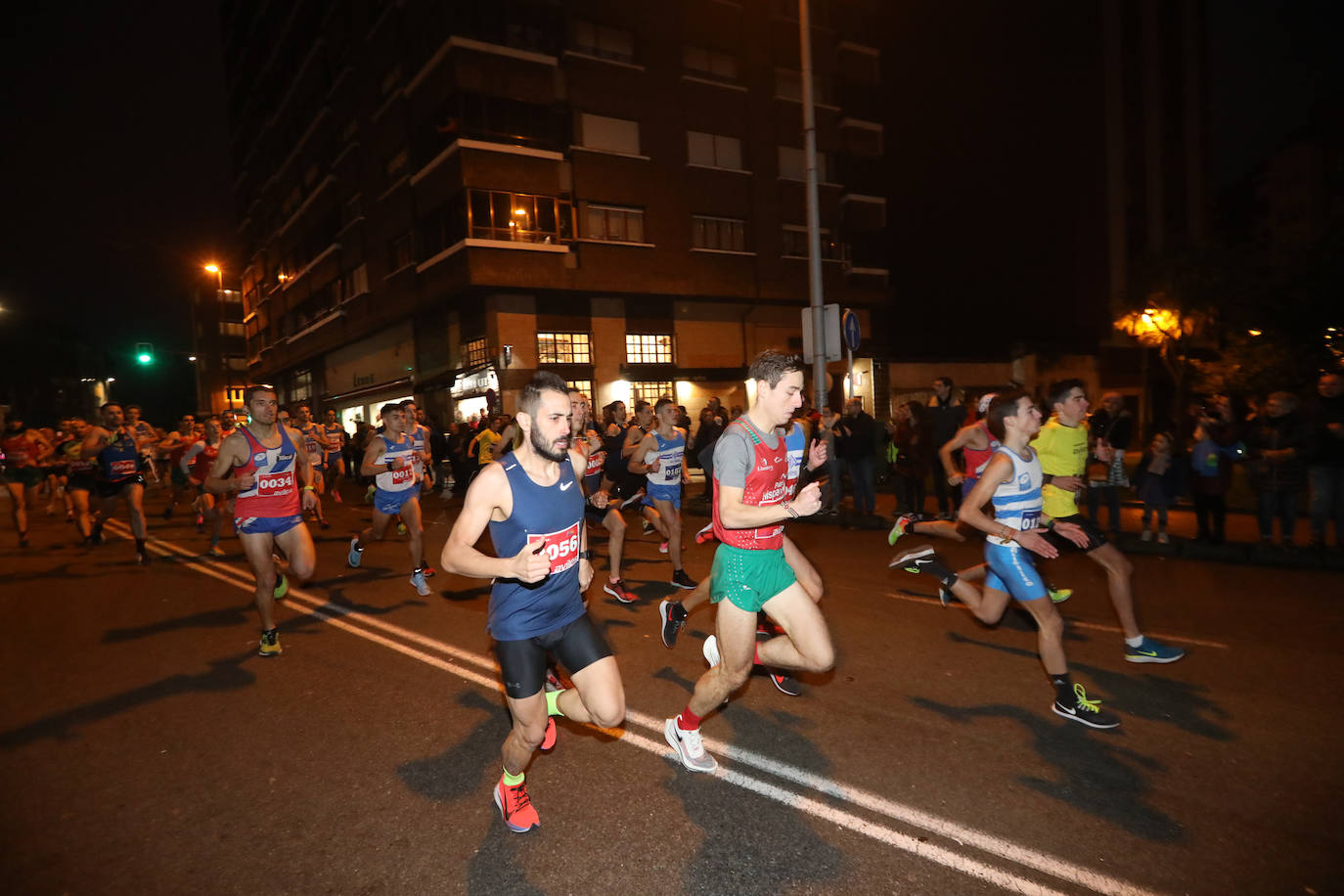 Manu Guerreiro y Herrero se han impuesto en la San Silvestre de Avilés, que este año ha reunido a cerca de 2.800 corredores.