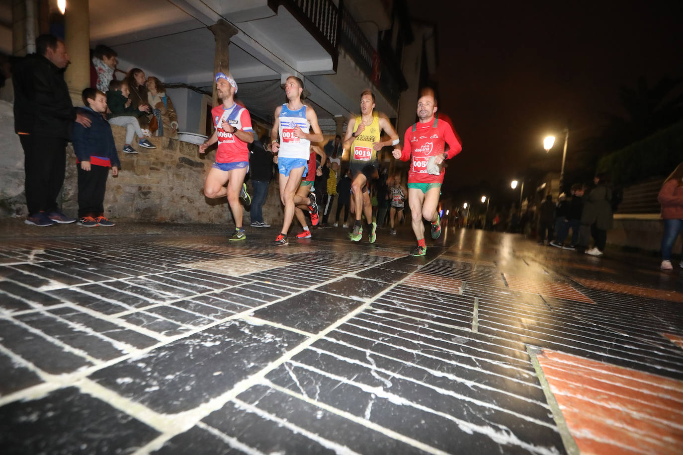 Manu Guerreiro y Herrero se han impuesto en la San Silvestre de Avilés, que este año ha reunido a cerca de 2.800 corredores.