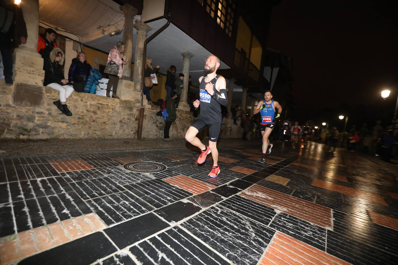 Manu Guerreiro y Herrero se han impuesto en la San Silvestre de Avilés, que este año ha reunido a cerca de 2.800 corredores.