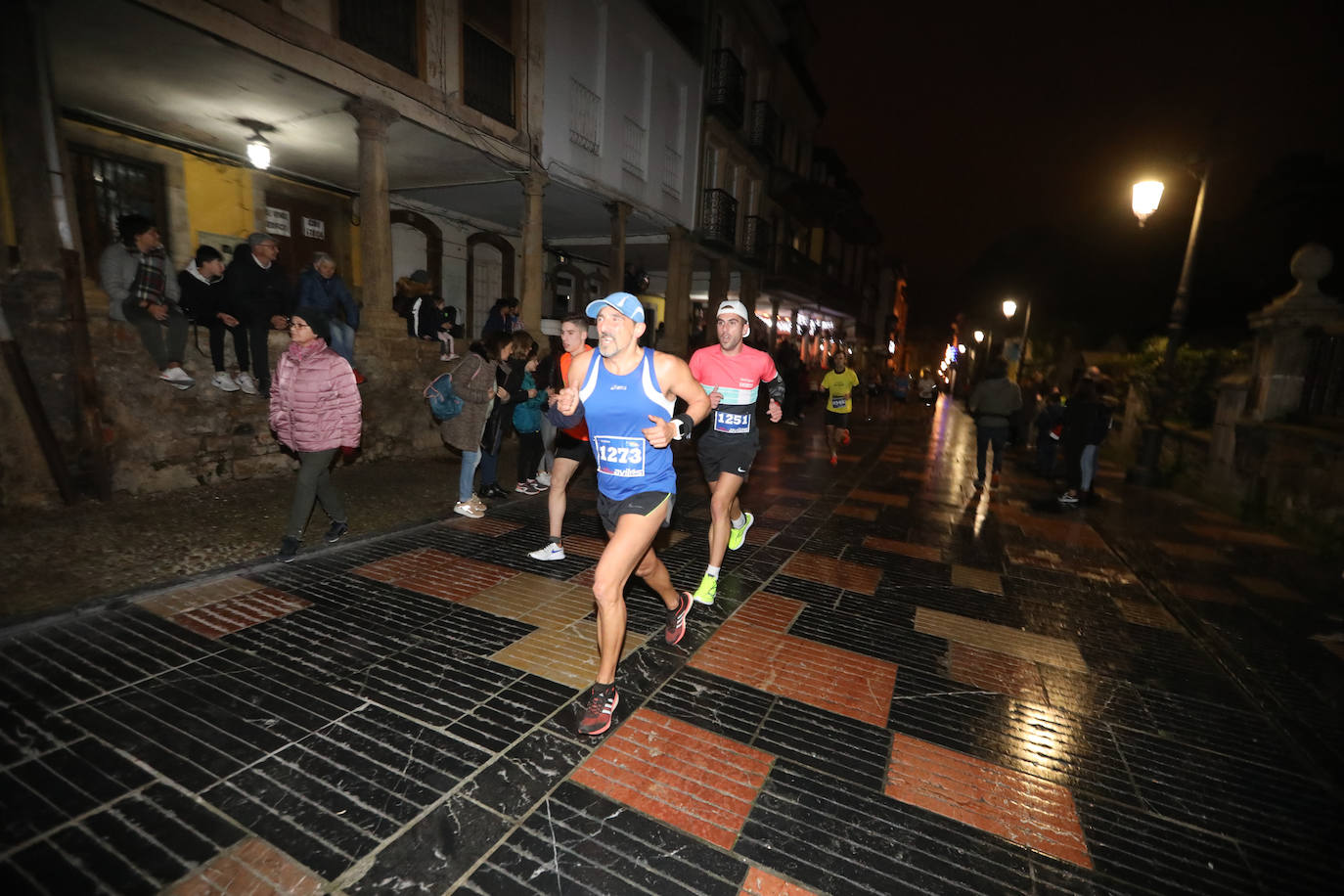 Manu Guerreiro y Herrero se han impuesto en la San Silvestre de Avilés, que este año ha reunido a cerca de 2.800 corredores.