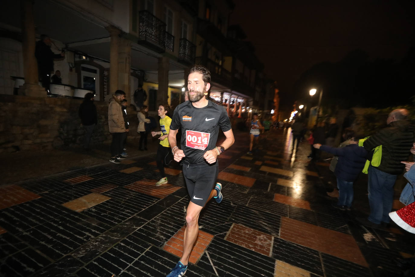 Manu Guerreiro y Herrero se han impuesto en la San Silvestre de Avilés, que este año ha reunido a cerca de 2.800 corredores.