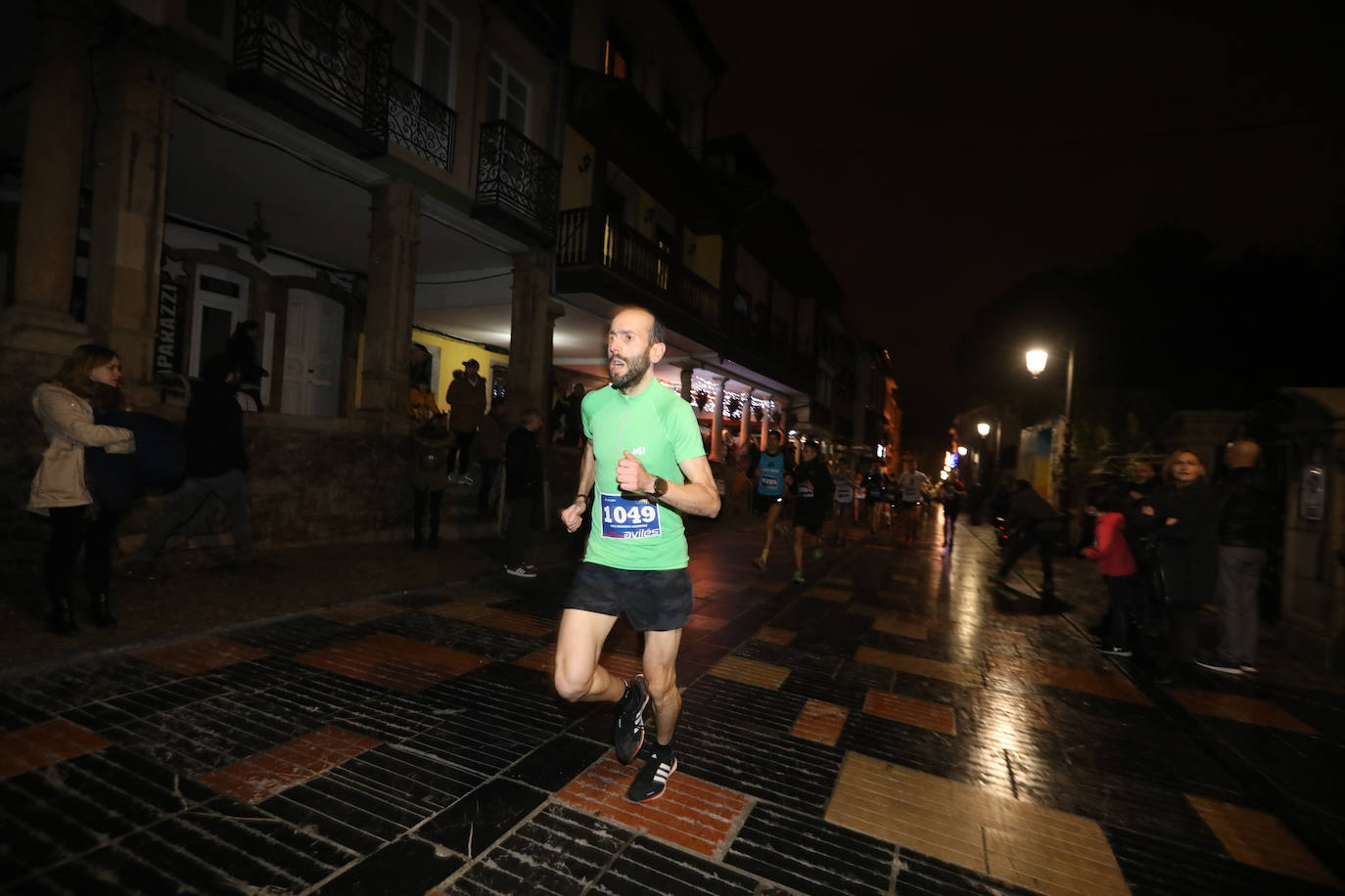 Manu Guerreiro y Herrero se han impuesto en la San Silvestre de Avilés, que este año ha reunido a cerca de 2.800 corredores.