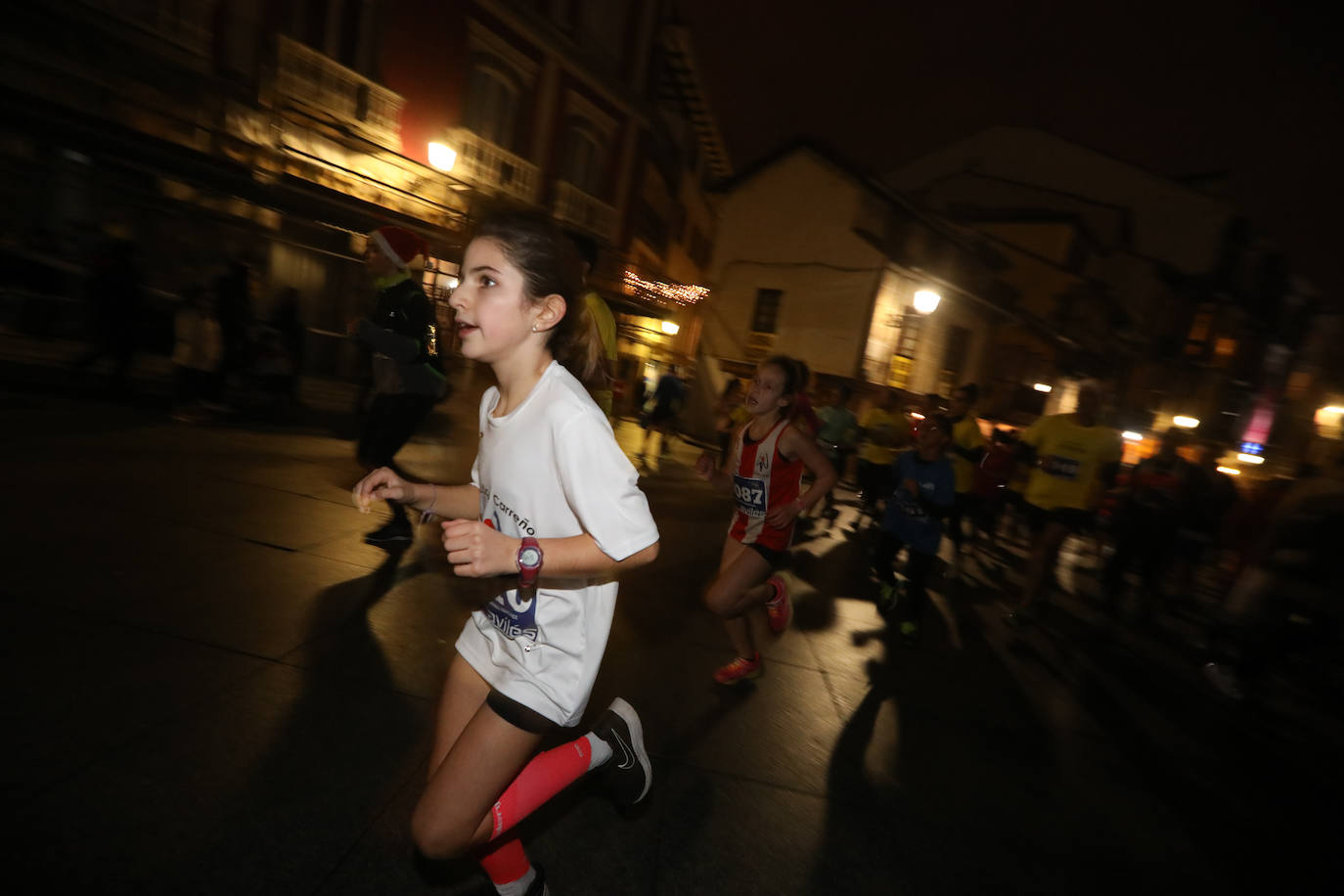 Manu Guerreiro y Herrero se han impuesto en la San Silvestre de Avilés, que este año ha reunido a cerca de 2.800 corredores.