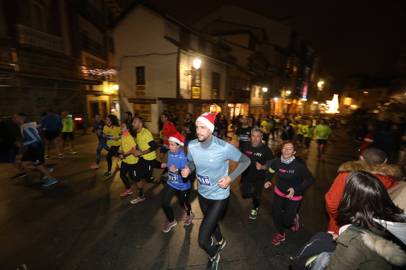 Manu Guerreiro y Herrero se han impuesto en la San Silvestre de Avilés, que este año ha reunido a cerca de 2.800 corredores.