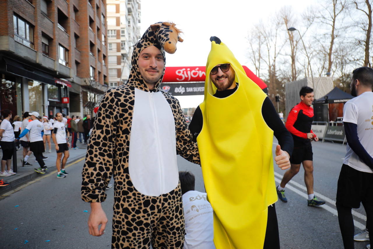 Fotos: Diversión en la San Silvestre de Gijón