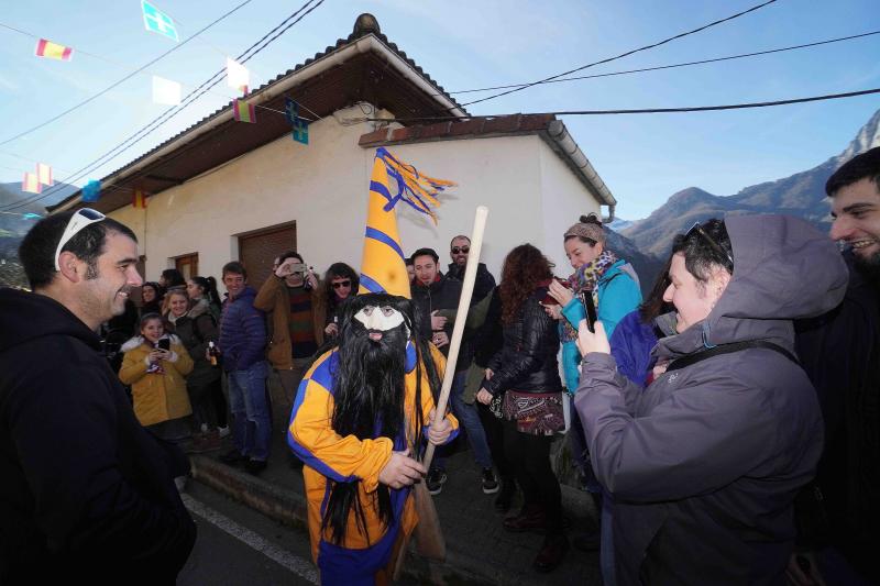 Fotos: El Guirria celebra el nuevo año en Ponga