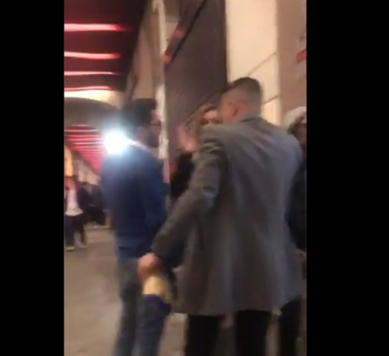 Un momento del supuesto ataque homófobo, en Fomento. 