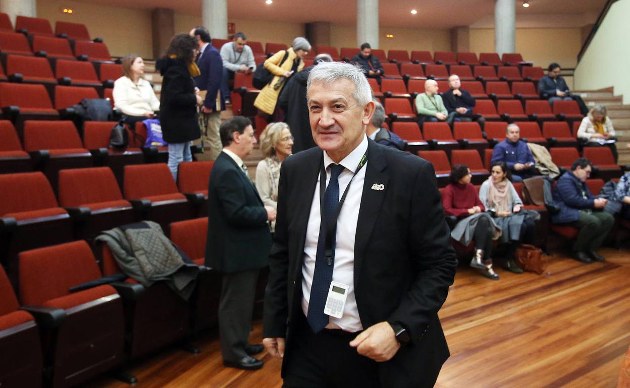 El rector, Santiago García Granda. 