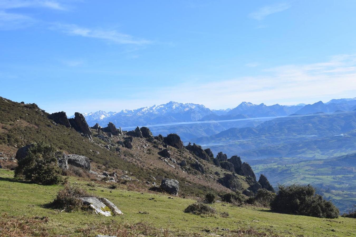 Fotos: La costa y los Picos de Europa a pie de cumbre