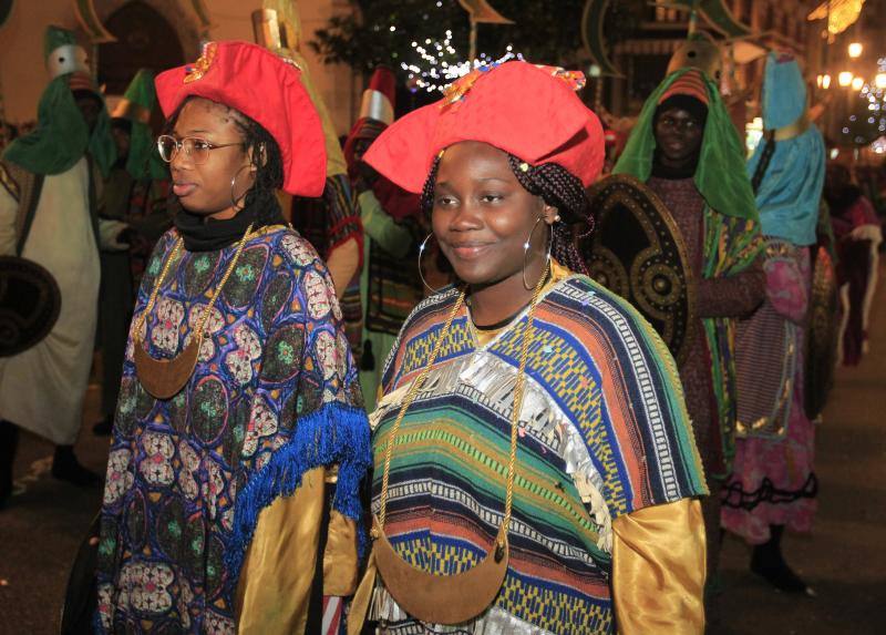 Fotos: Toneladas de ilusión en el desfile de Oviedo