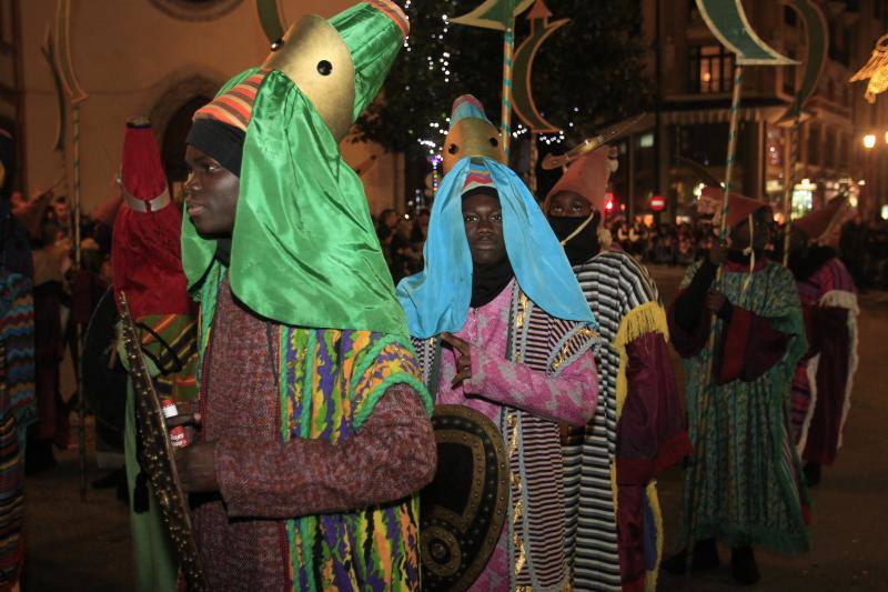 Fotos: Toneladas de ilusión en el desfile de Oviedo