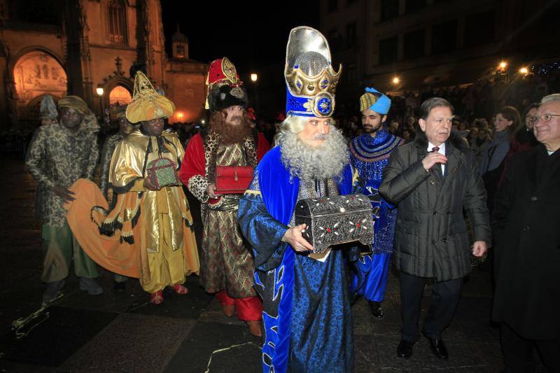 Fotos: Toneladas de ilusión en el desfile de Oviedo