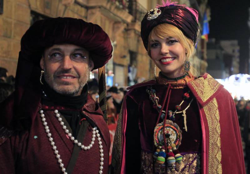 Fotos: Toneladas de ilusión en el desfile de Oviedo