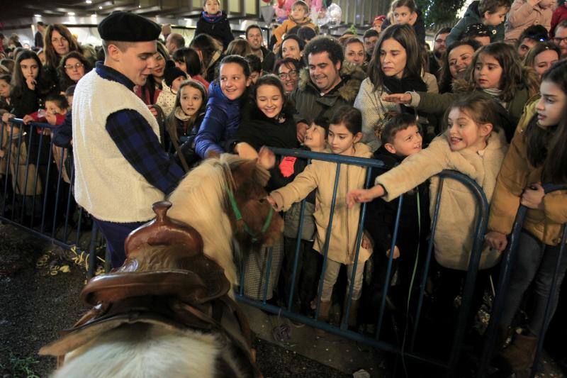 Fotos: Toneladas de ilusión en el desfile de Oviedo