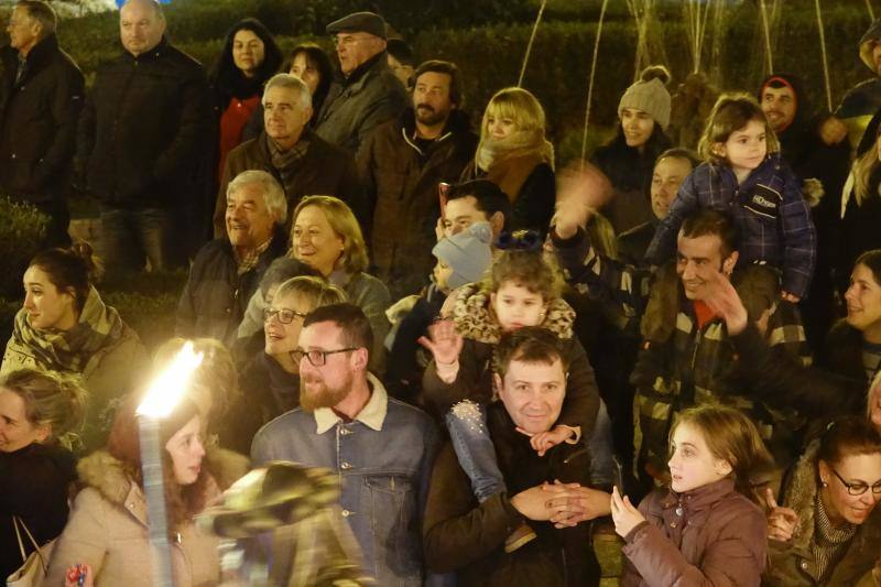 Los Reyes llegaron al oriente de Asturias: Amieva, Cabrales, Arriondas, Infiesto, Colombres, Panes, Ponga, Ribadesella, Villamayor, Cangas de Onís y Llanes cargados de buenos deseos. 