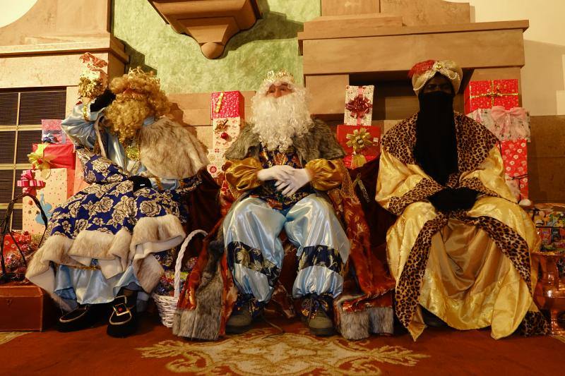 Los Reyes llegaron al oriente de Asturias: Amieva, Cabrales, Arriondas, Infiesto, Colombres, Panes, Ponga, Ribadesella, Villamayor, Cangas de Onís y Llanes cargados de buenos deseos. 