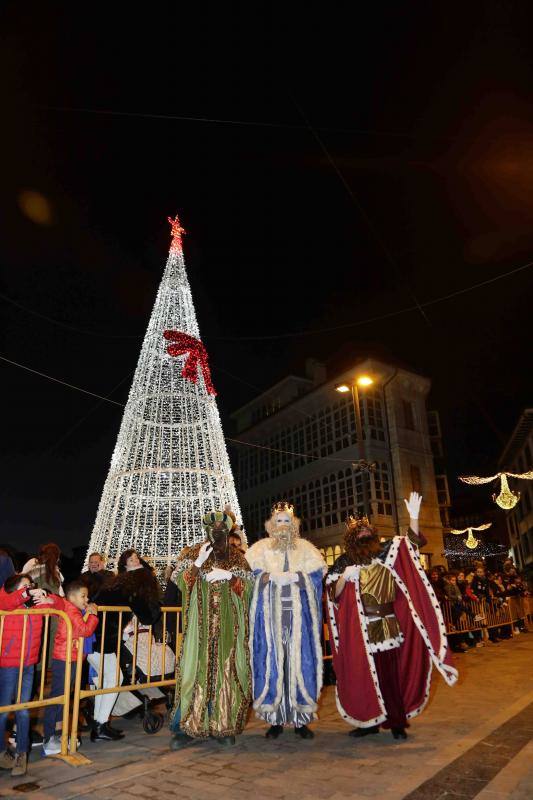 Los Reyes llegaron al oriente de Asturias: Amieva, Cabrales, Arriondas, Infiesto, Colombres, Panes, Ponga, Ribadesella, Villamayor, Cangas de Onís y Llanes cargados de buenos deseos. 