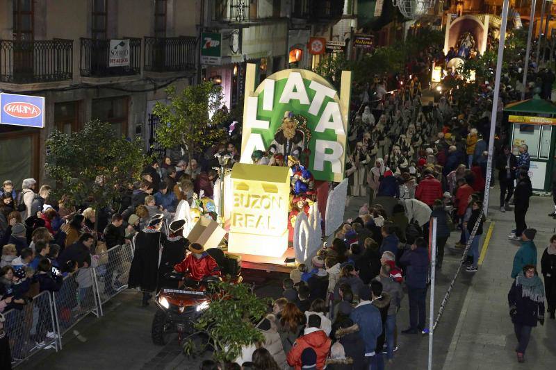 Los Reyes llegaron al oriente de Asturias: Amieva, Cabrales, Arriondas, Infiesto, Colombres, Panes, Ponga, Ribadesella, Villamayor, Cangas de Onís y Llanes cargados de buenos deseos. 