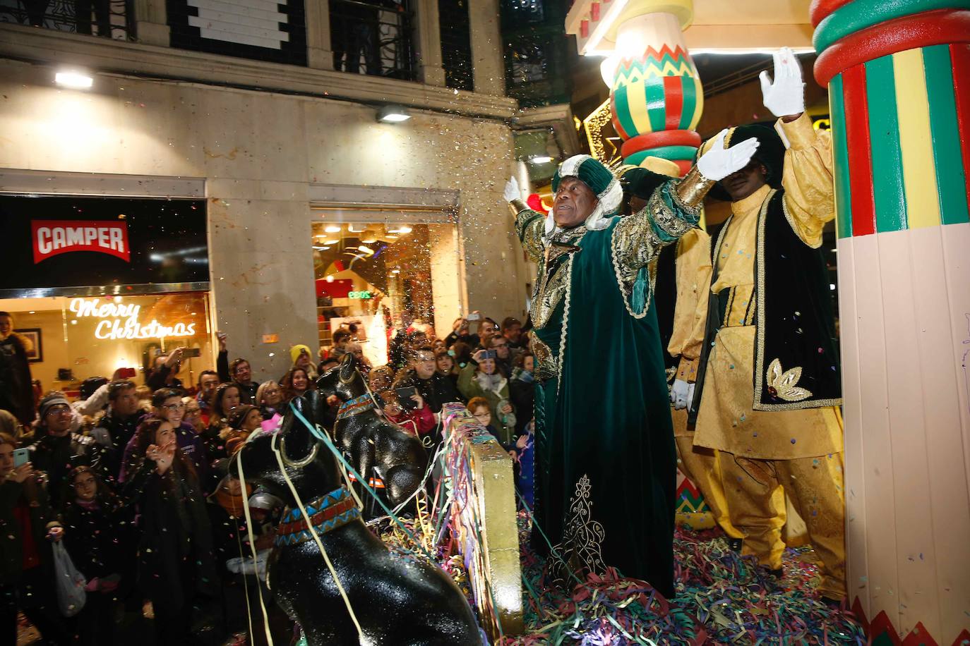 Fotos: ¿Estuviste en la cabalgata de Reyes de Gijón? ¡Búscate! (2)