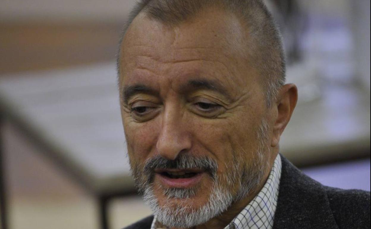 Arturo Pérez-Reverte. 