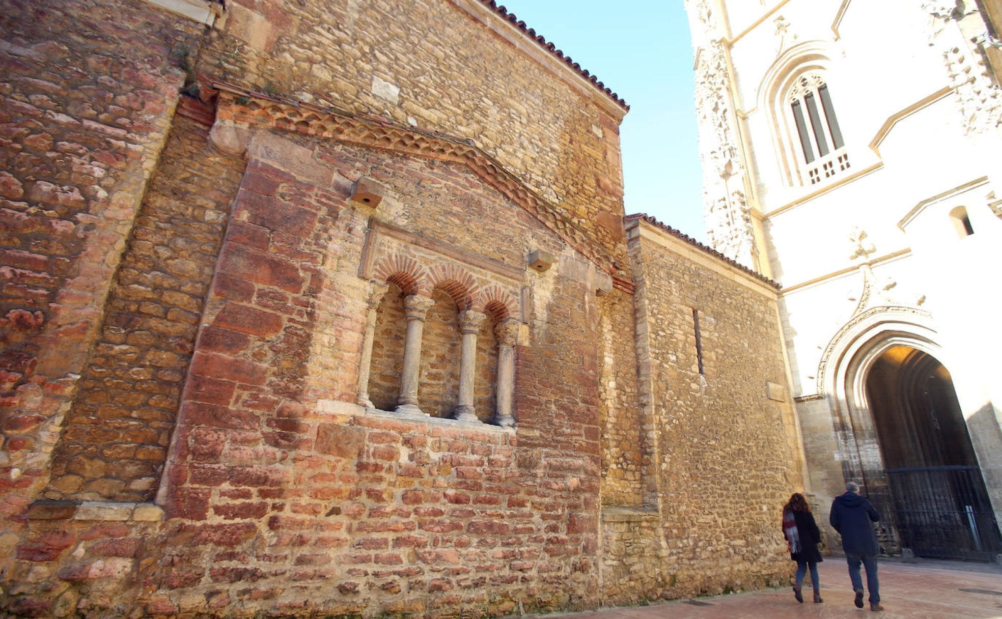 La ventana trífora de la iglesia de San Tirso el Real, en Oviedo, es una de las mejor mantenidas. 