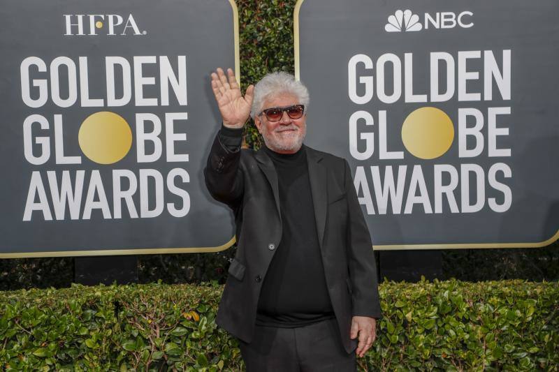 Los españoles Antonio Banderas, Pedro Almodóvar y Ana de Armas, entre los presentes en la ceremonia de los Globos de Oro. 