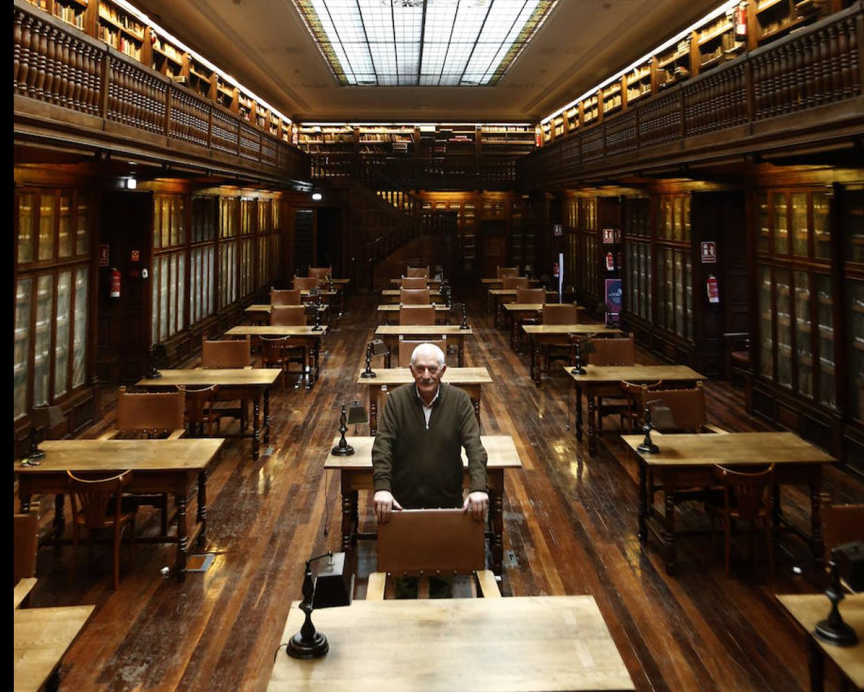 El director de la biblioteca de la Universidad de Oviedo, Ramón Rodríguez. 