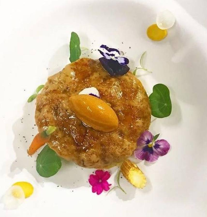 El asturiano Jacime Uz aprovecha la costera para preparar este original tartar de bonito y foie en su restaurante Arbidel 