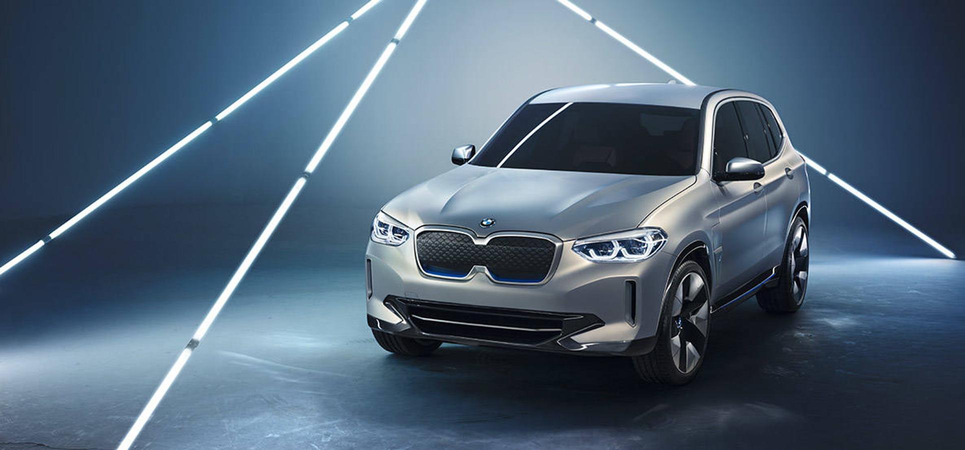 BMW Concept iX3: Este todoterreno eléctrico ofrece un equipamiento tecnológico de última generación. Su producción está aún en marcha, pero las primeras imágenes de este nuevo SUV eléctrico de BMW han generado una gran expectación. Este todoterreno híbrido contará con una potencia de 270 CV y una autonomía de hasta 400 Km. Todavía no le han puesto un precio de salida al mercado.